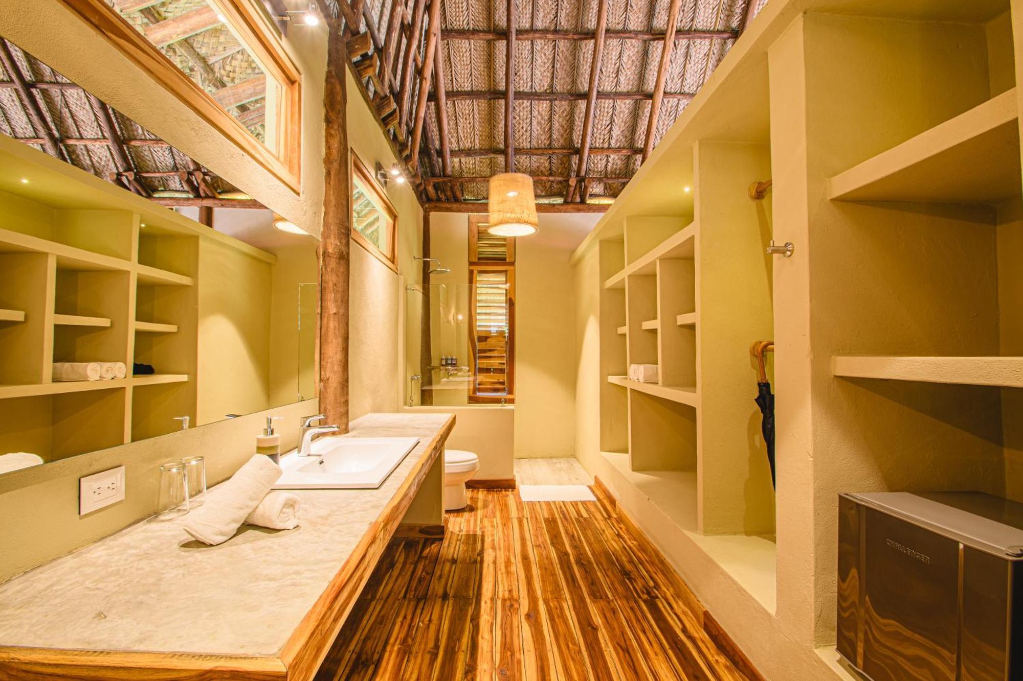 Senda Watapuy Hotel Ел Заино Екстериор снимка Bathroom at the hotel